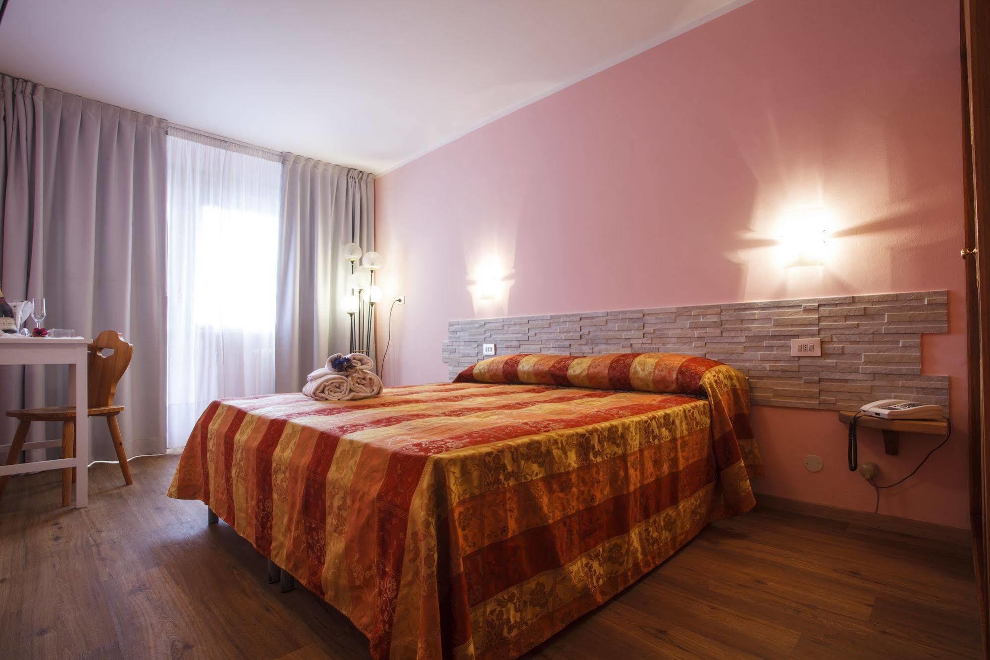 Hotel Olimpic Sestriere Esterno foto